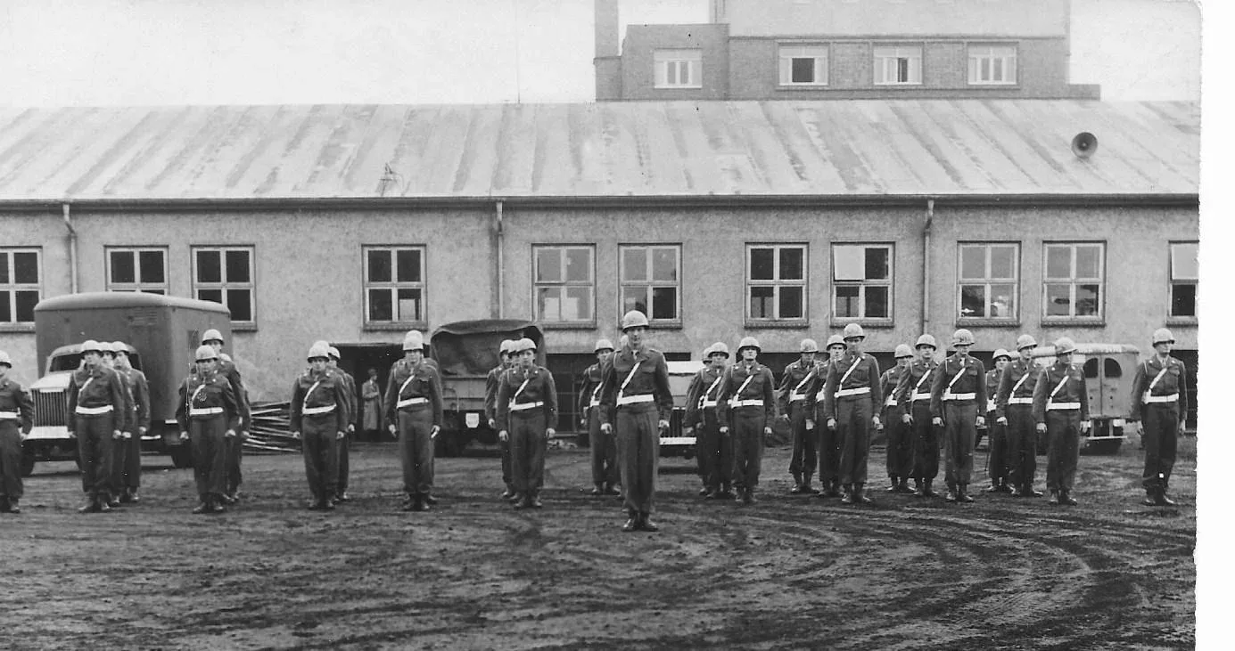 Schaefer, 4 Staff Sergeant Roger John Schaefer with his Troops